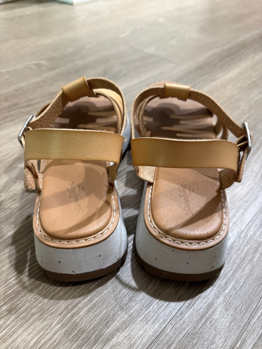 Universal Thread Platform Sandals - Picture 4 of 8